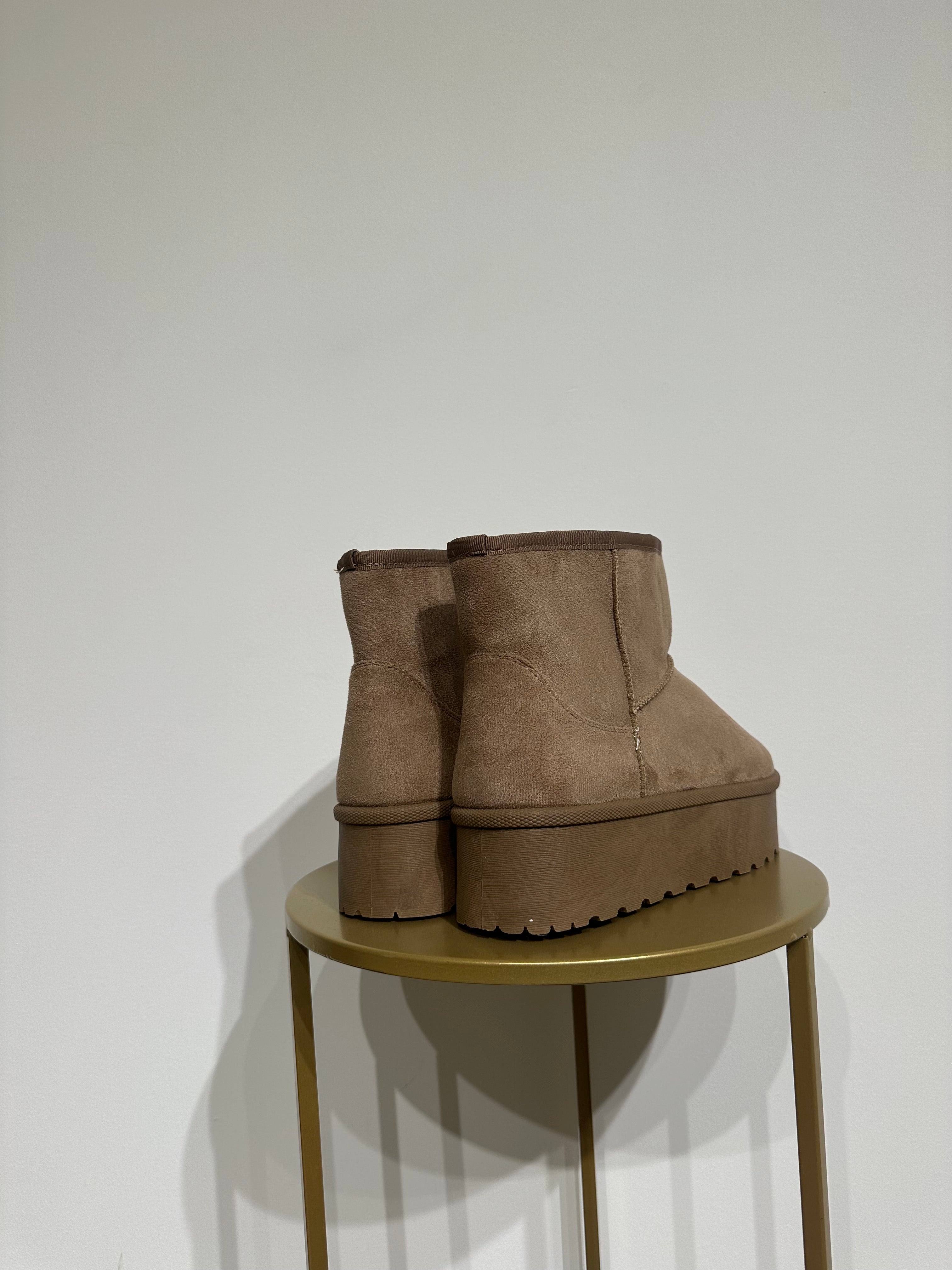 Mod.Ugg stivaletto