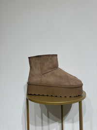 Mod.Ugg stivaletto